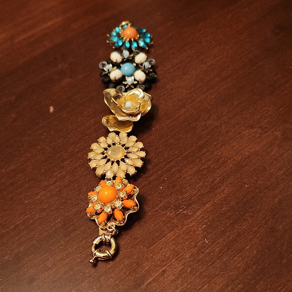 BANANA REPUBLIC Clasp BRACELET Golden STATEMENT Coral BLING